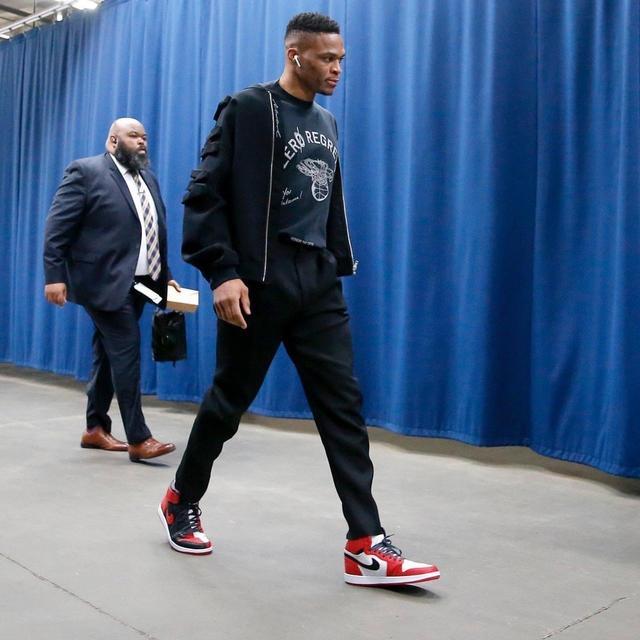 14轮不胜！佛罗伦萨客场1-3遭萨索洛逆转，沃尔帕托传射（佛罗伦萨苦吞14轮不胜，客场1-3被萨索洛翻盘，沃尔帕托一传一射立功）